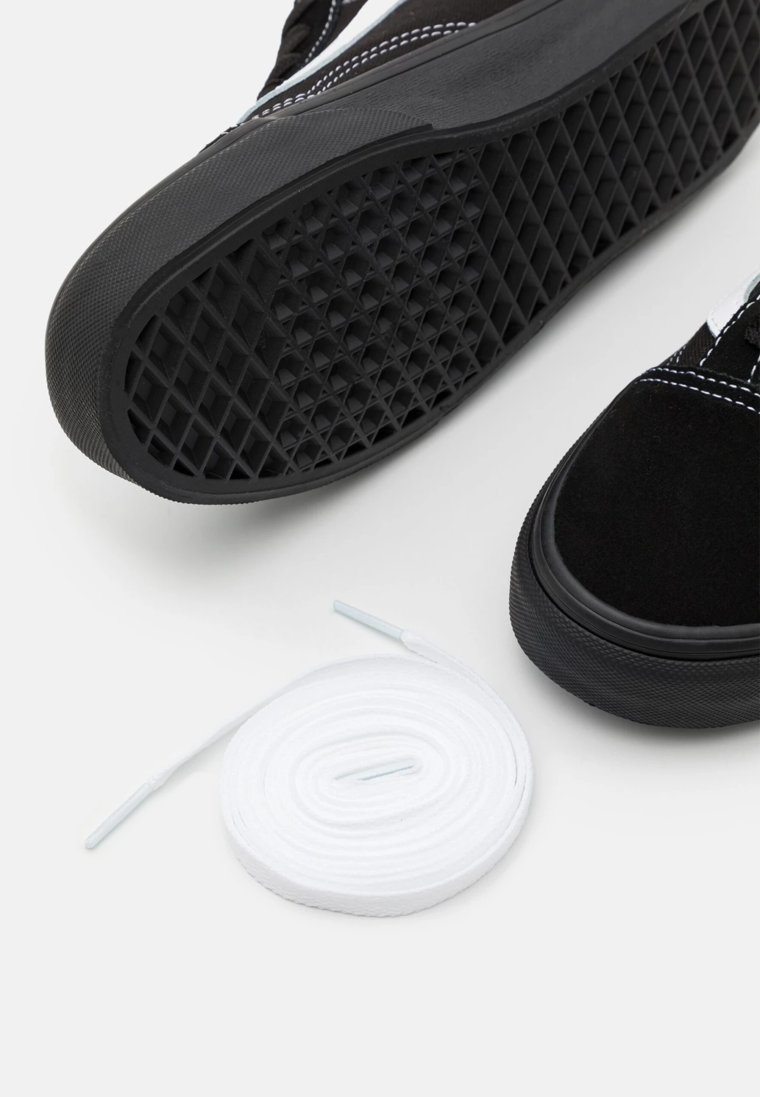 Vans Old Skool Unisex - Trainers - Black/True White 6 Vans Old Skool Unisex - Trainers - Black/True White - Image 6