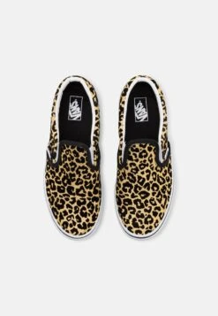 Vans Classic - Slip-Ons - Black/True White -Shoe Zone Store e3cdd8b4ef03496698dbeb65bc6a80d6