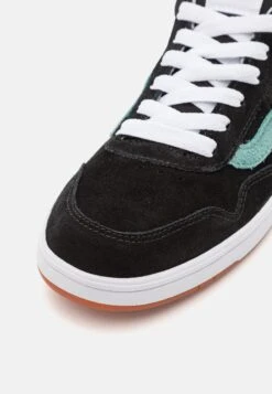 Vans CruzeUnisex - Trainers - Black/True White 11 Vans CruzeUnisex - Trainers - Black/True White -Shoe Zone Store e859642c52a1441dbd6fef057d4ec688