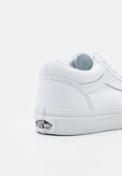 Vans Uy Old Skool - Trainers - True White -Shoe Zone Store ea84ae61132c4e73a5a2854958f9dfb0