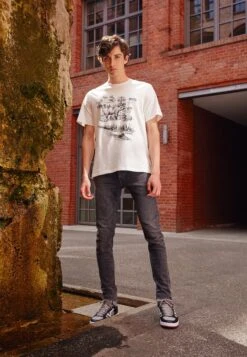 Vans Lowland Cc Unisex - High-Top Trainers - Drizzle/True White -Shoe Zone Store ed7e488ef8054b3fbb65ba8c7b546b26