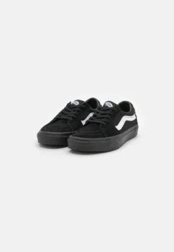 Vans Sk8 Low Unisex - Trainers -Shoe Zone Store f6504f5e804e41e9b8e0fe708569802d